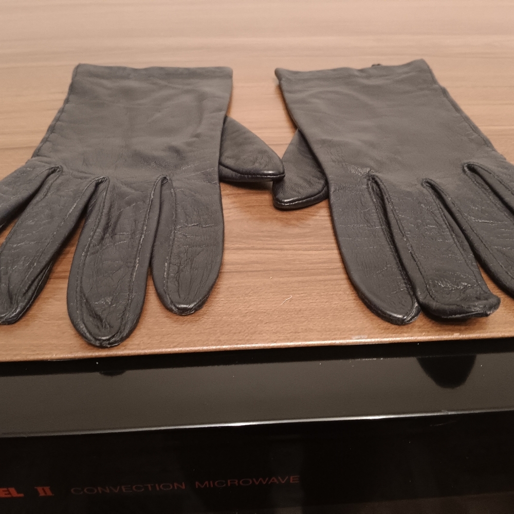Isotoner Leather Gloves